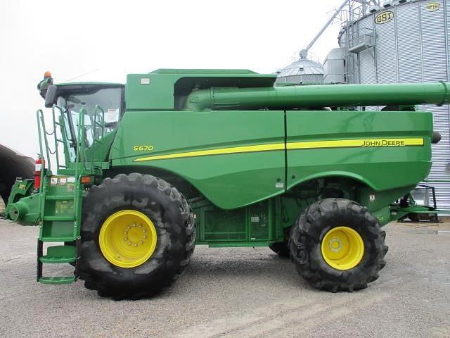 Image of John Deere S670 equipment image 2