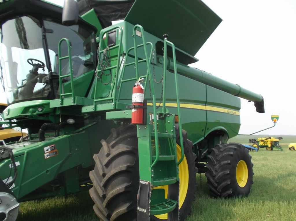 Main image John Deere S670