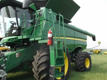 Main image John Deere S670