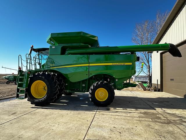 Image of John Deere S670 equipment image 3