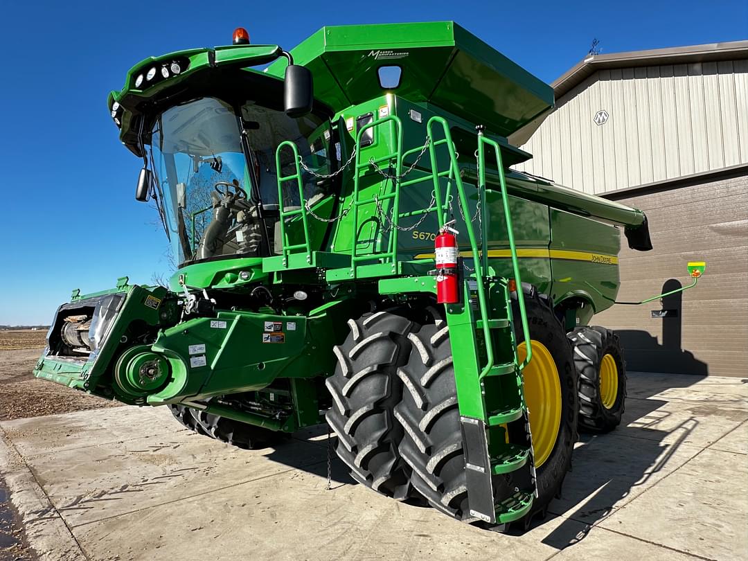 Image of John Deere S670 Primary image