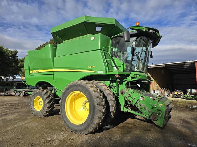 Image of John Deere S670 equipment image 4