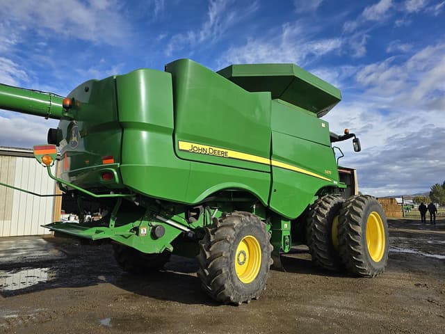 Image of John Deere S670 equipment image 2