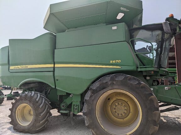 Main image John Deere S670