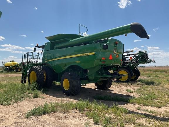 Image of John Deere S670 equipment image 2