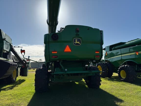 Image of John Deere S670 equipment image 4