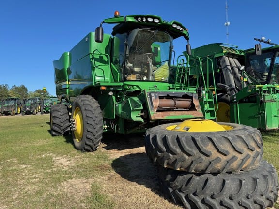 2014 John Deere S670 Equipment Image0