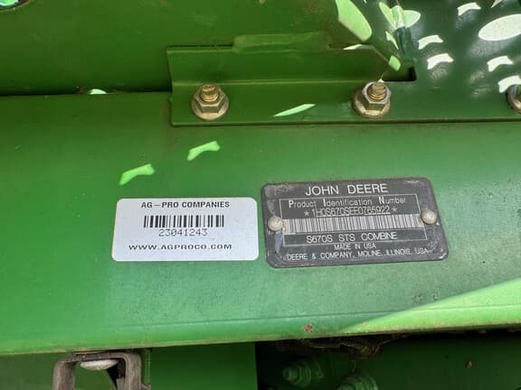 Image of John Deere S670 equipment image 1