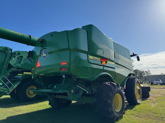 Image of John Deere S670 equipment image 3