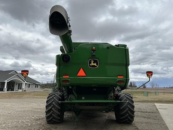 Image of John Deere S670 equipment image 4