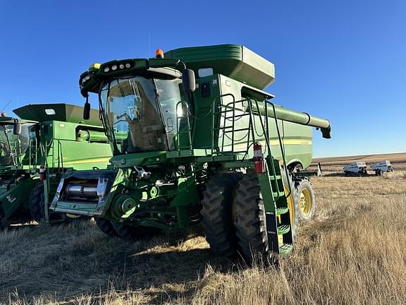 Image of John Deere S670 equipment image 1