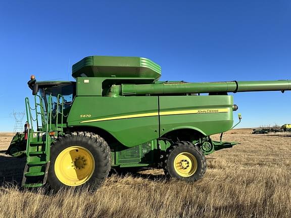 Image of John Deere S670 equipment image 3