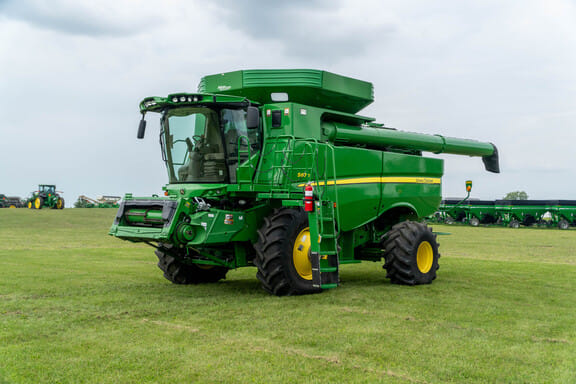 2014 John Deere S670 Equipment Image0