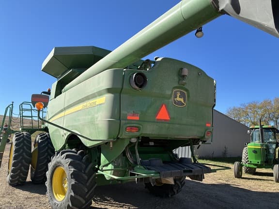 Image of John Deere S670 equipment image 1