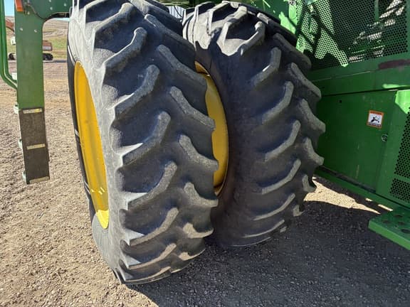 Image of John Deere S670 equipment image 4