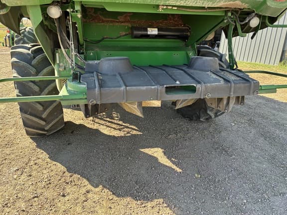 Image of John Deere S670 equipment image 2