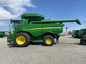 Main image John Deere S670