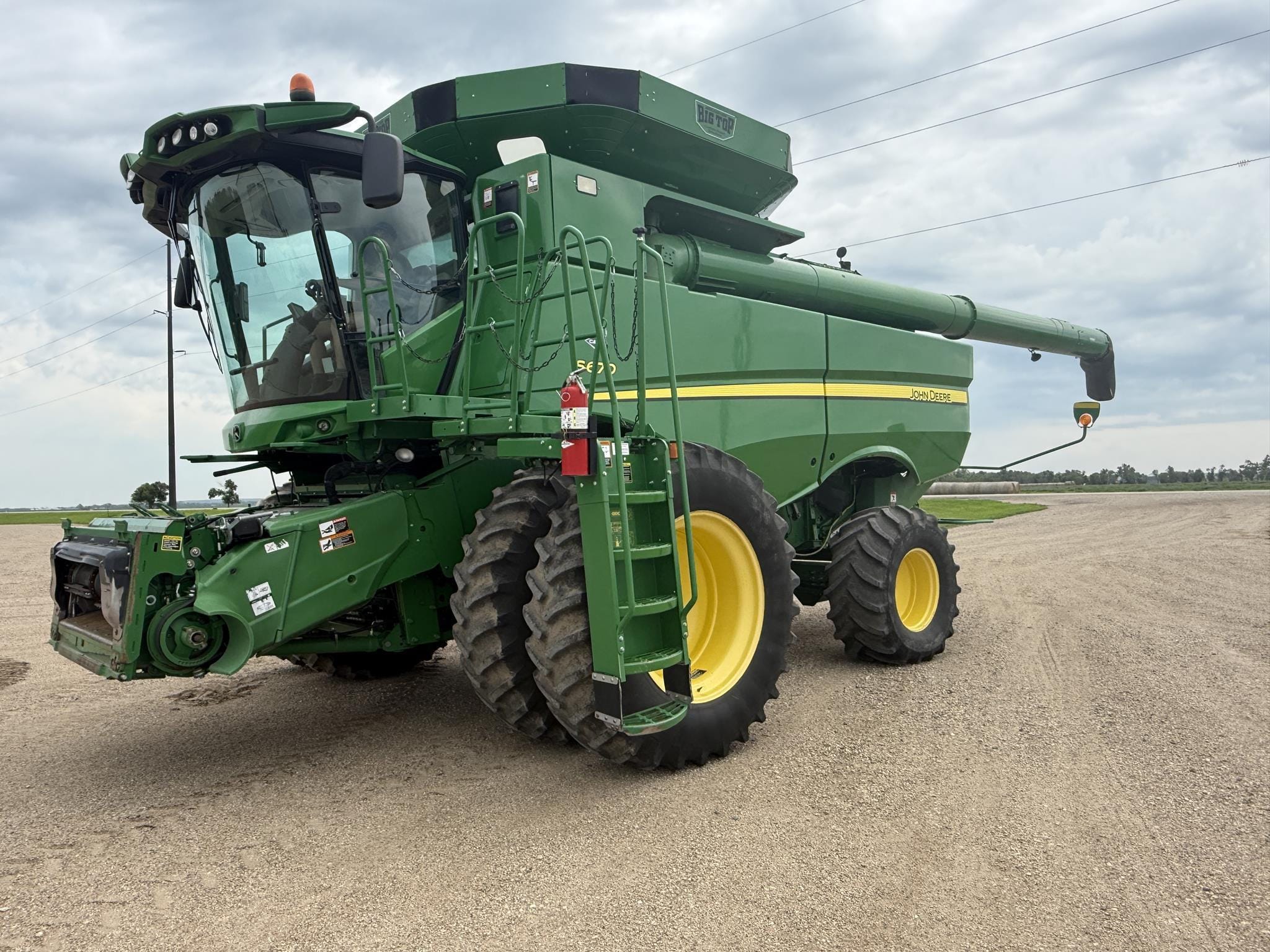 2014 John Deere S670 Equipment Image0