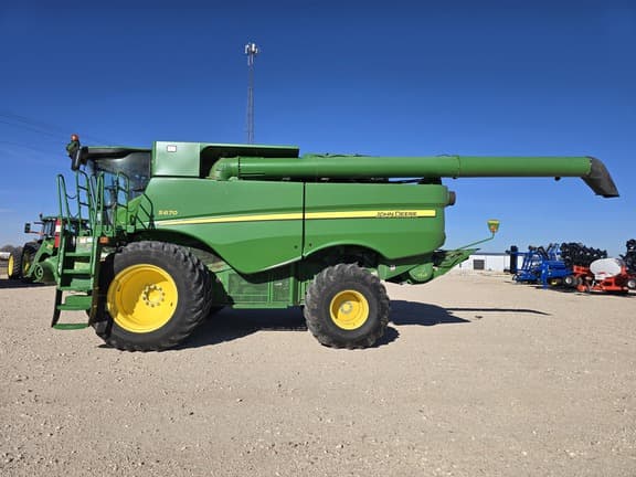 Image of John Deere S670 equipment image 1