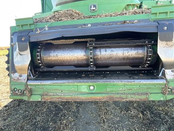 Image of John Deere S670 equipment image 4