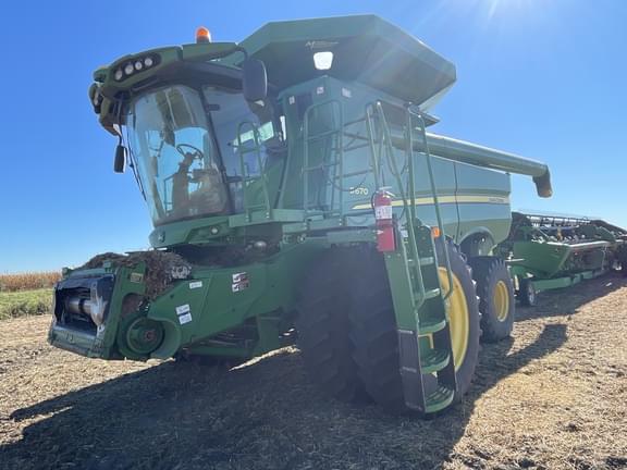 Image of John Deere S670 equipment image 2