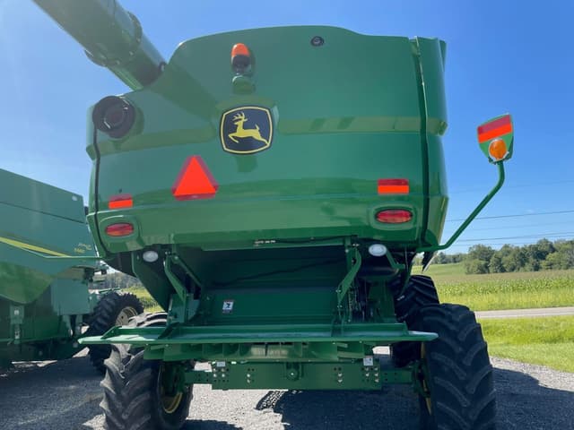 Image of John Deere S670 equipment image 4