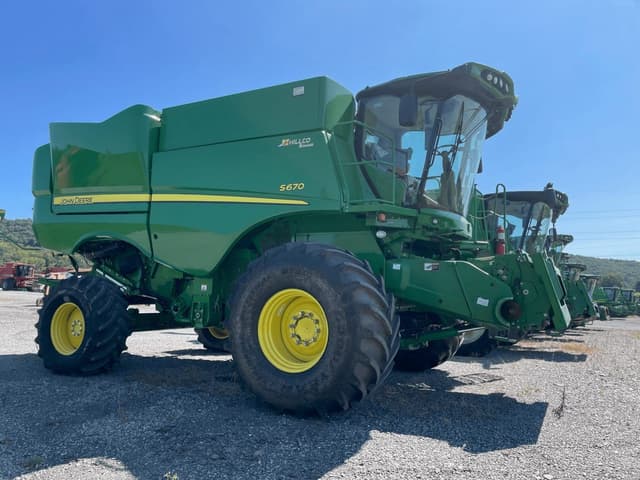 Image of John Deere S670 equipment image 2