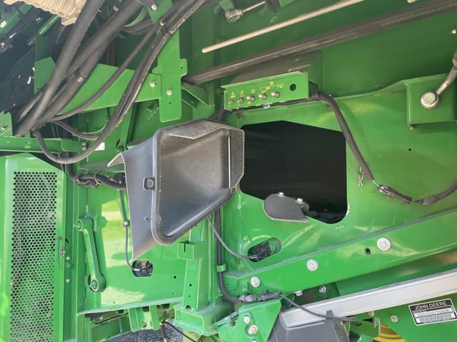 Image of John Deere S670 equipment image 2