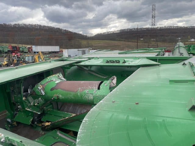 Image of John Deere S670 equipment image 4