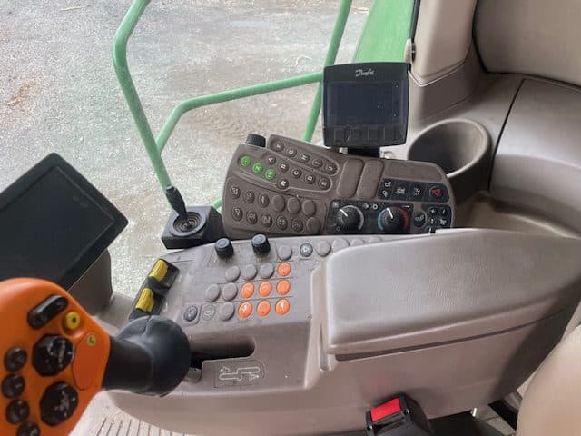 Image of John Deere S670 equipment image 2