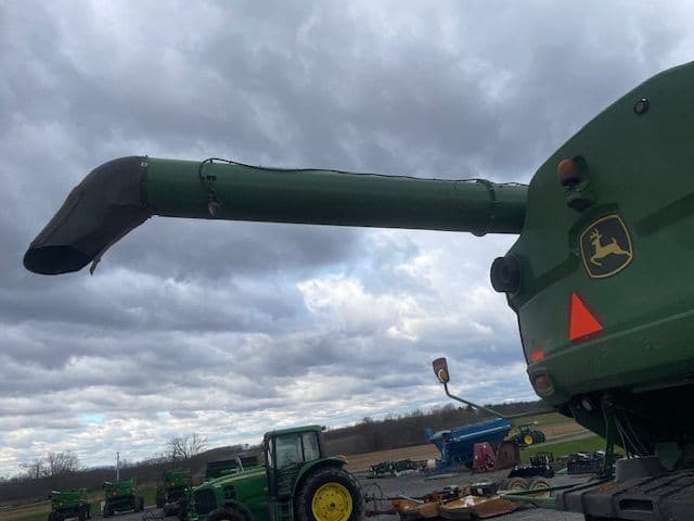 Image of John Deere S670 equipment image 3