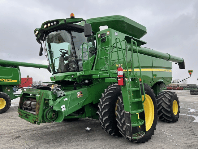 2014 John Deere S670 Image