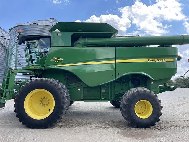 Image of John Deere S670 equipment image 1