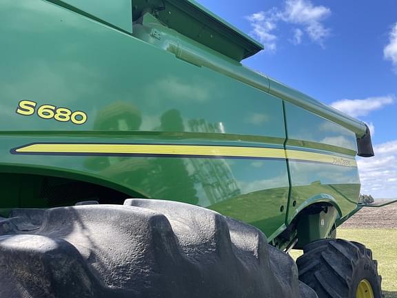 Image of John Deere S680 equipment image 4