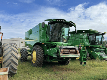 Main image John Deere S680