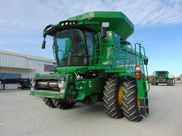 Image of John Deere S680 equipment image 1