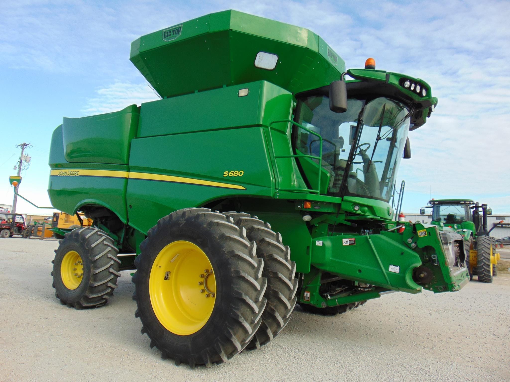 Main image John Deere S680