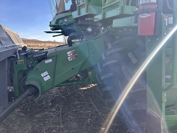 Image of John Deere S680 equipment image 3