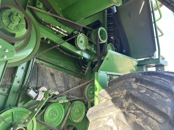 Image of John Deere S680 equipment image 2