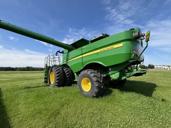 Image of John Deere S680 equipment image 2