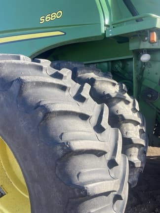 Image of John Deere S680 equipment image 4