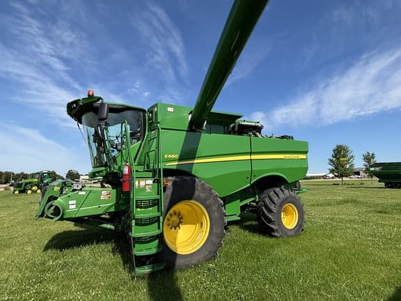 Image of John Deere S680 equipment image 1