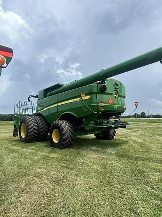 Image of John Deere S680 equipment image 4