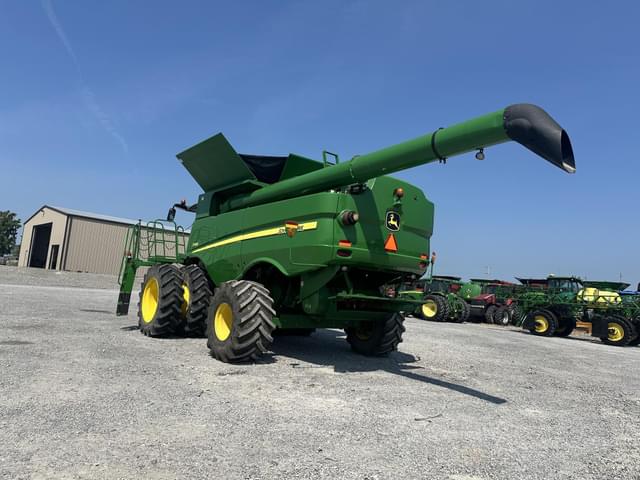 Image of John Deere S680 equipment image 4