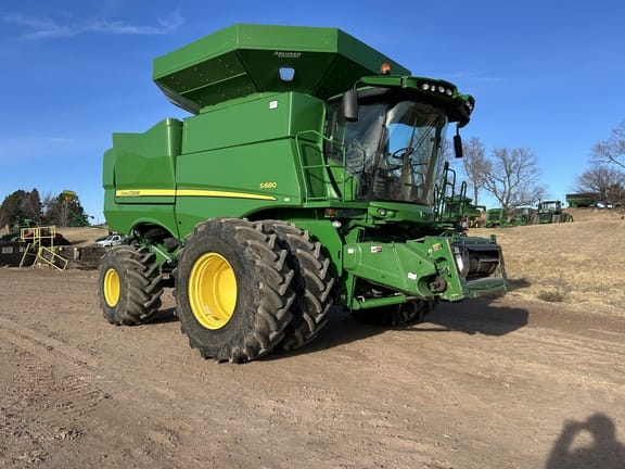 2014 John Deere S680 Equipment Image0