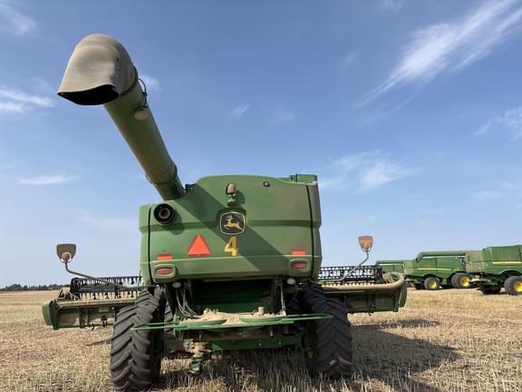 Image of John Deere S680 equipment image 3