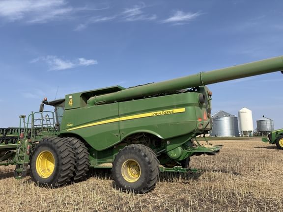 Main image John Deere S680