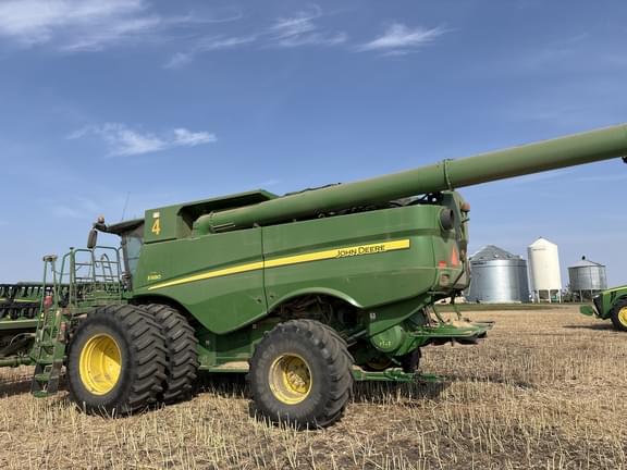 Image of John Deere S680 equipment image 1