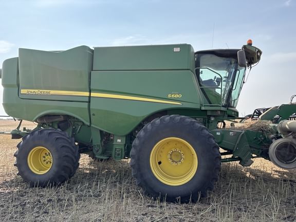 2014 John Deere S680 Equipment Image0