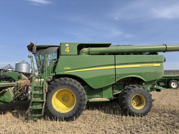 Image of John Deere S680 equipment image 2